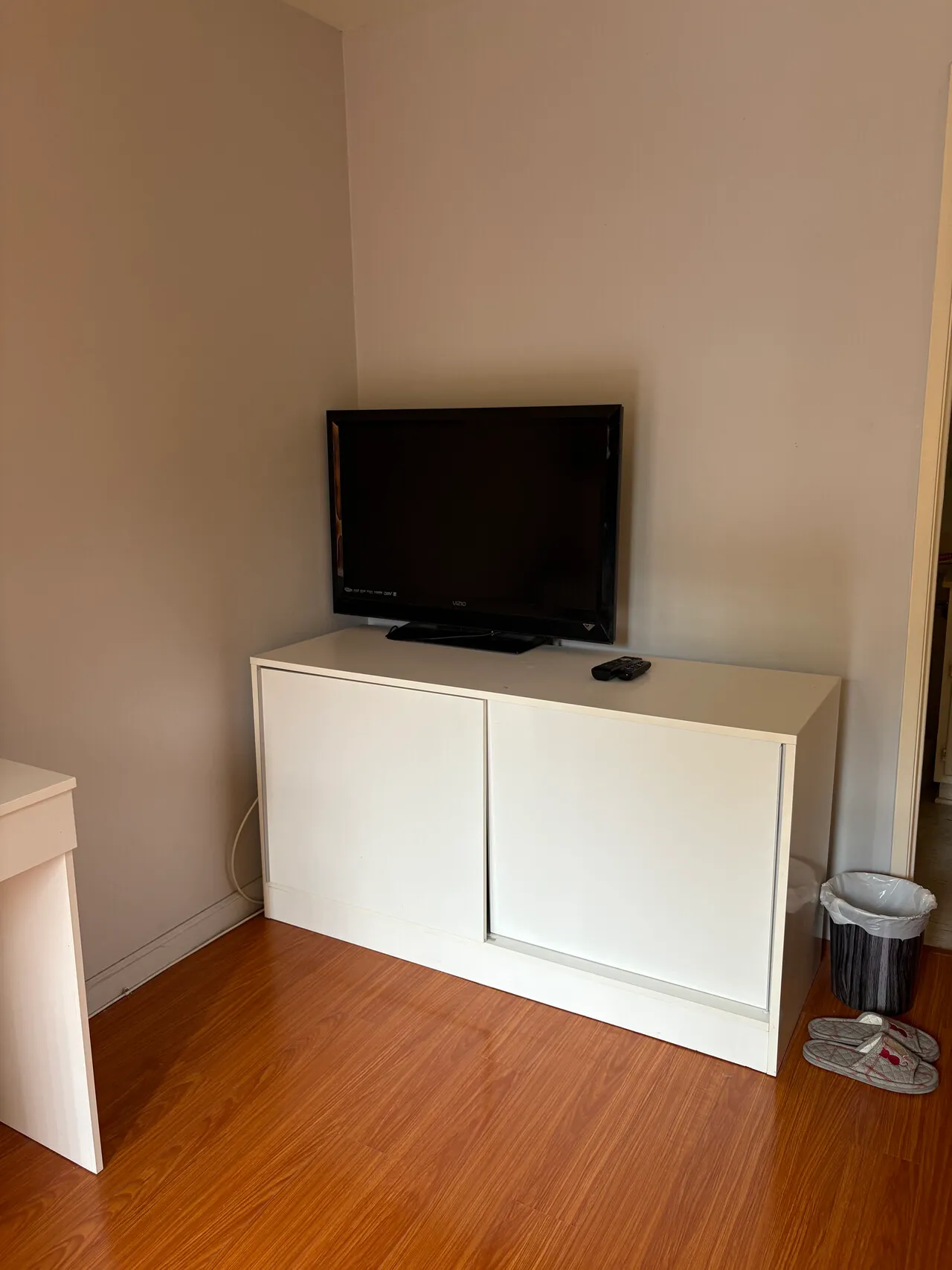 교통의 요지 다우니 인근, 칼몬트 콘도, 방1개, 화1개, 파킹낫 1개,직장 다니는 여자분
					룸메이트
					South Gate's preview 1