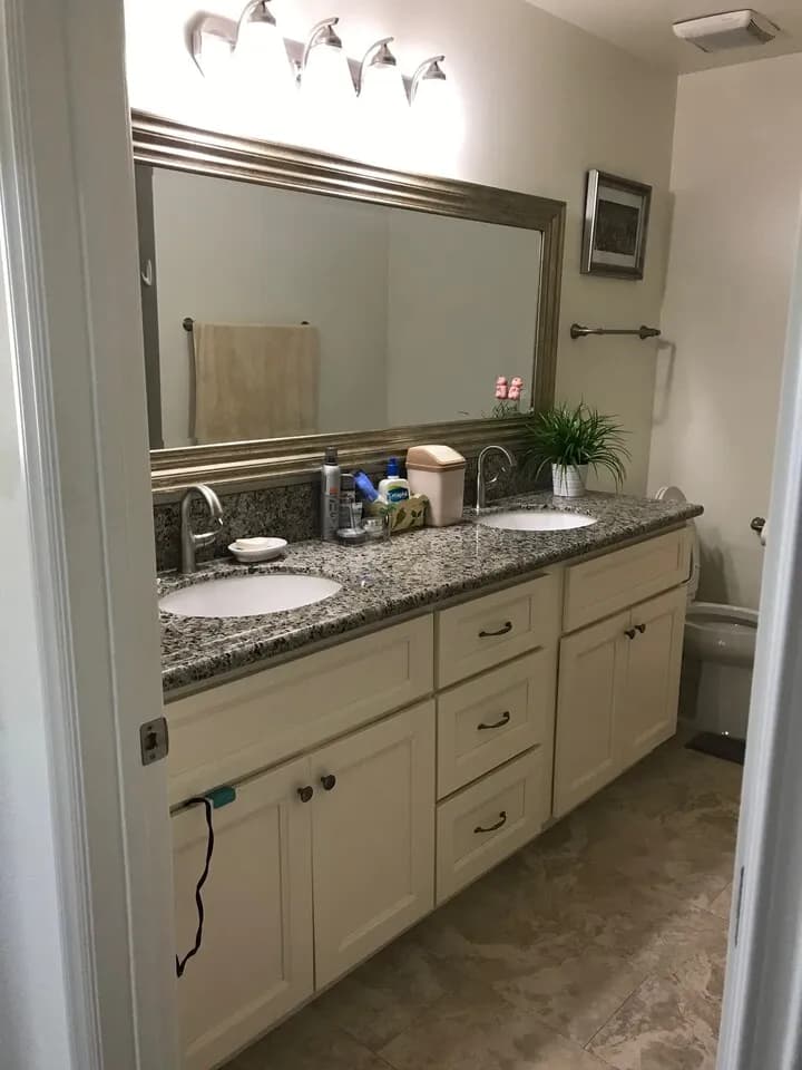 즉시입주가능.하우스 방 1렌트 한인마켓 5분거리.BIOLA 대학입구
					룸메이트
					라미라다's preview 2