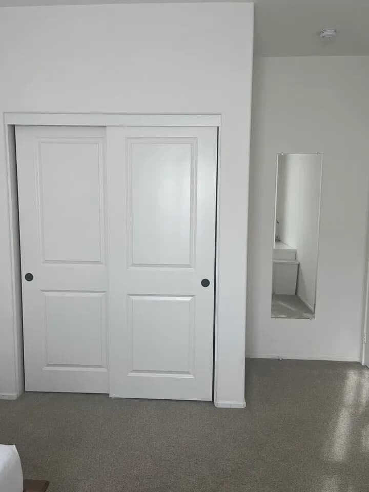 Female Roommate(Working professional )
					룸메이트
					Anaheim(packing House Area)'s preview 3