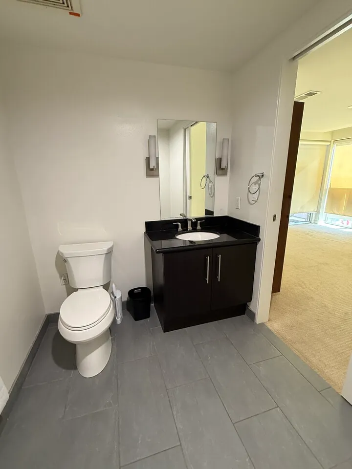 LA 한인타운 중심 방 렌트
					룸메이트
					Los Angeles's preview 2