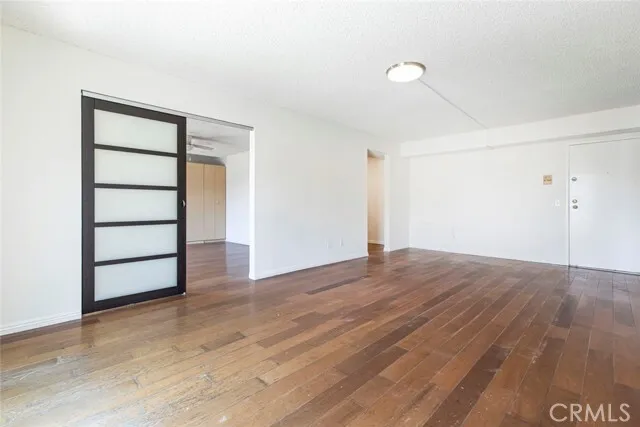 [글렌데일] 방2+화1 941sf 콘도
						첫집 추천, 밝고 환한 오픈구조, 나무마루
						콘도  Glendale CA's preview 1