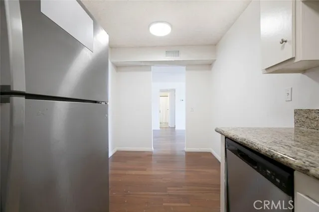 [글렌데일] 방2+화1 941sf 콘도
						첫집 추천, 밝고 환한 오픈구조, 나무마루
						콘도  Glendale CA's preview 3