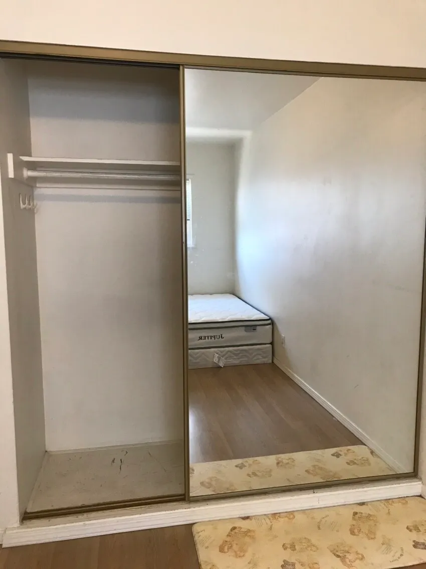 여자 룸메이트 구합니다
					룸메이트
					Los Angeles's preview 1