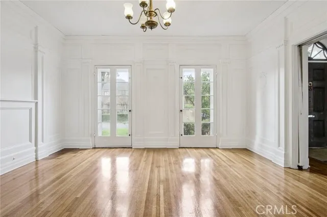 [행콕팤] 시세보다 엄청 저렴한 방4+화3 3,925sf 땅 7,506sf 단독주택
						2019년 새지붕, 뼈대가 튼튼하고 포텐셜 큰 집
						주택  Los Angeles CA's preview 2