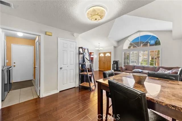 [1068] 쎄리토스 지역 3베드 3베쓰 타운하우스
						타운하우스's preview 2