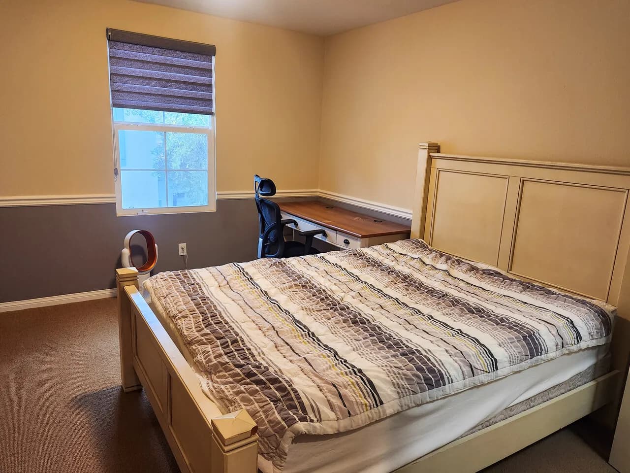 부애나팍/애나하임 독방 + EV 전기차 충전기 사용 가능 + 주차공간
					룸메이트
					부에나팍 / 애나하임's preview 1