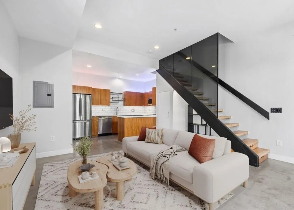 행콕팍 인근 콘도
						2009년생, 방2 화장실3, 약 1250 sf, 모던한 LOFT 스타일, 밝고 환함, 하이실링
						콘도  Los Angeles CA's preview 0