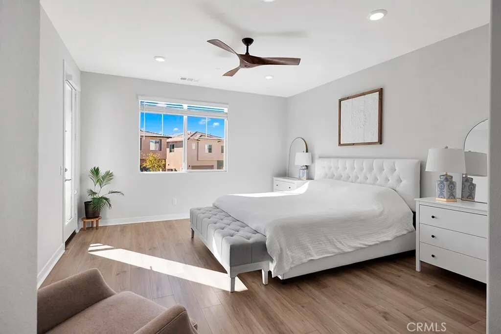 발렌시아 타운홈 
						2022년생, 방4 화장실3, 약 2100 sf, 오픈구조, 발코니, 좋은 학군, 편리한 위치
						콘도  Valencia CA's preview 1