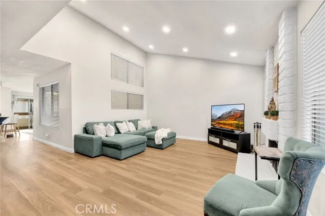 브레아 하이실링, 넉넉한 사이즈 3베드 타운홈
						방 3, 화 2.5, 약 1,780sf, 주차 3대 차고 
						타운하우스's preview 0