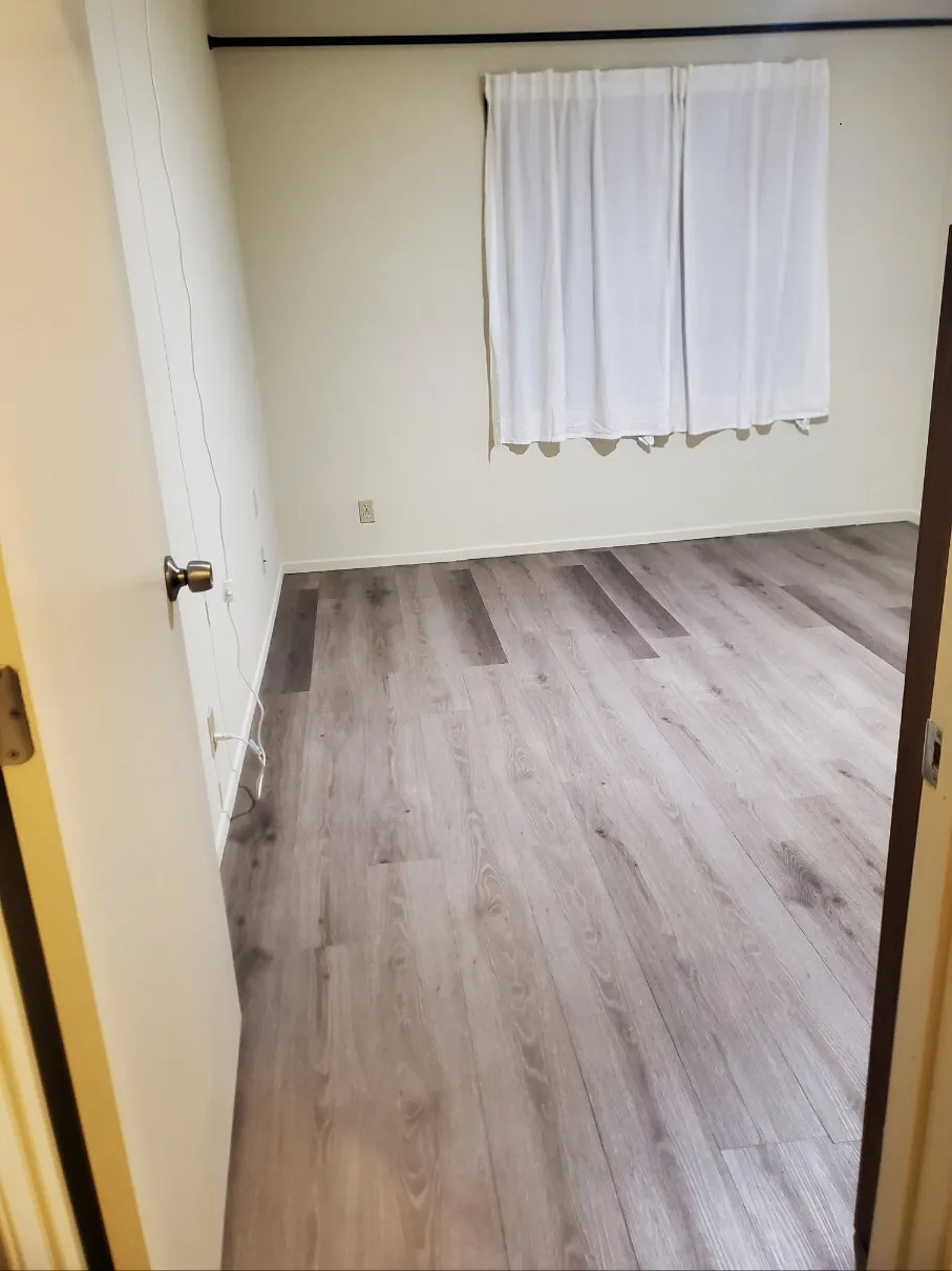 여자 룸메이트
					룸메이트
					Los Angeles's preview 0