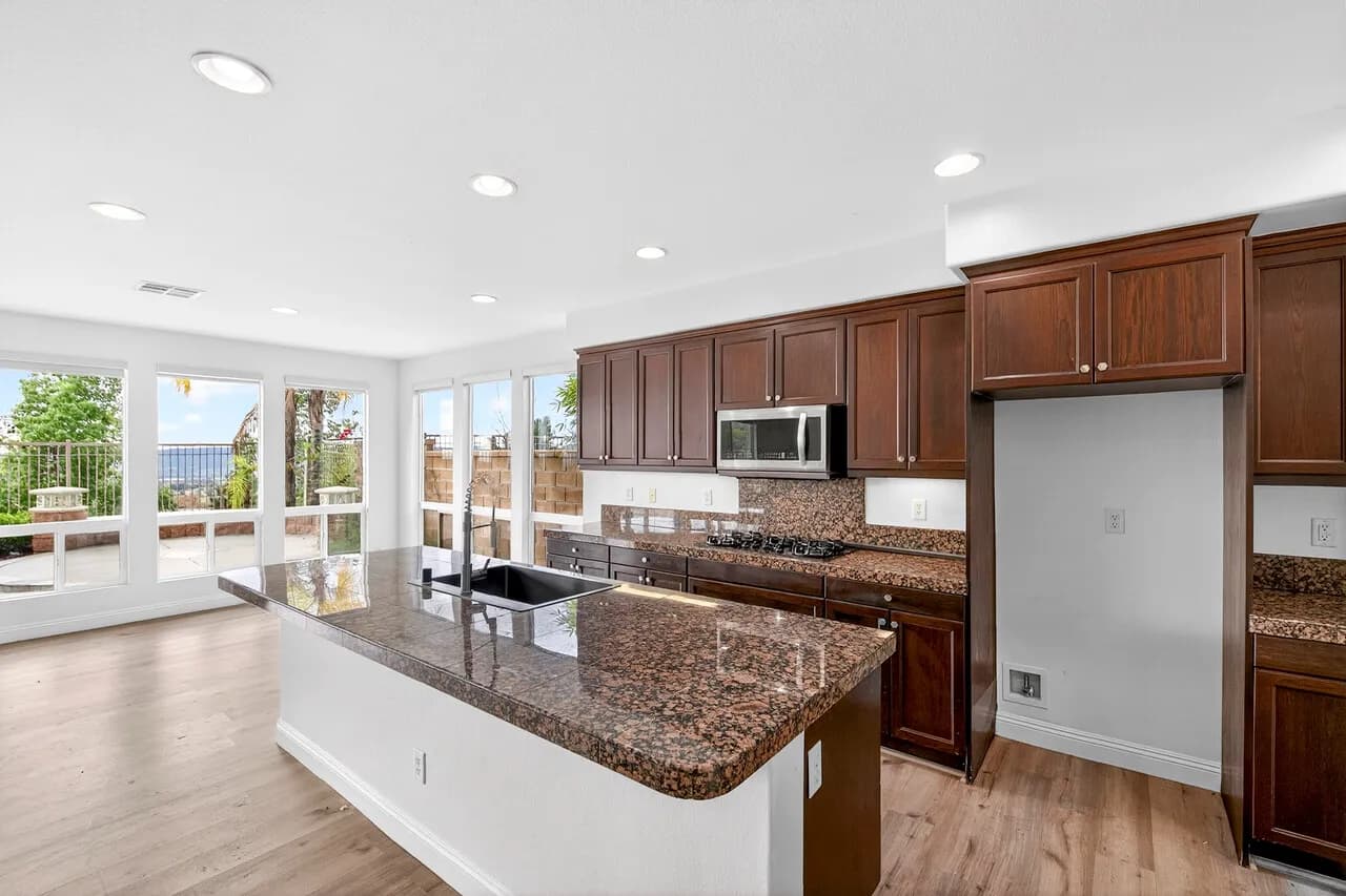 뷰가 살아있는 프리미엄 Murrieta 단독주택
						24시간 가드가 있는 명문 Greer Ranch 게이티드 커뮤니티
						주택  Murrieta CA's preview 2