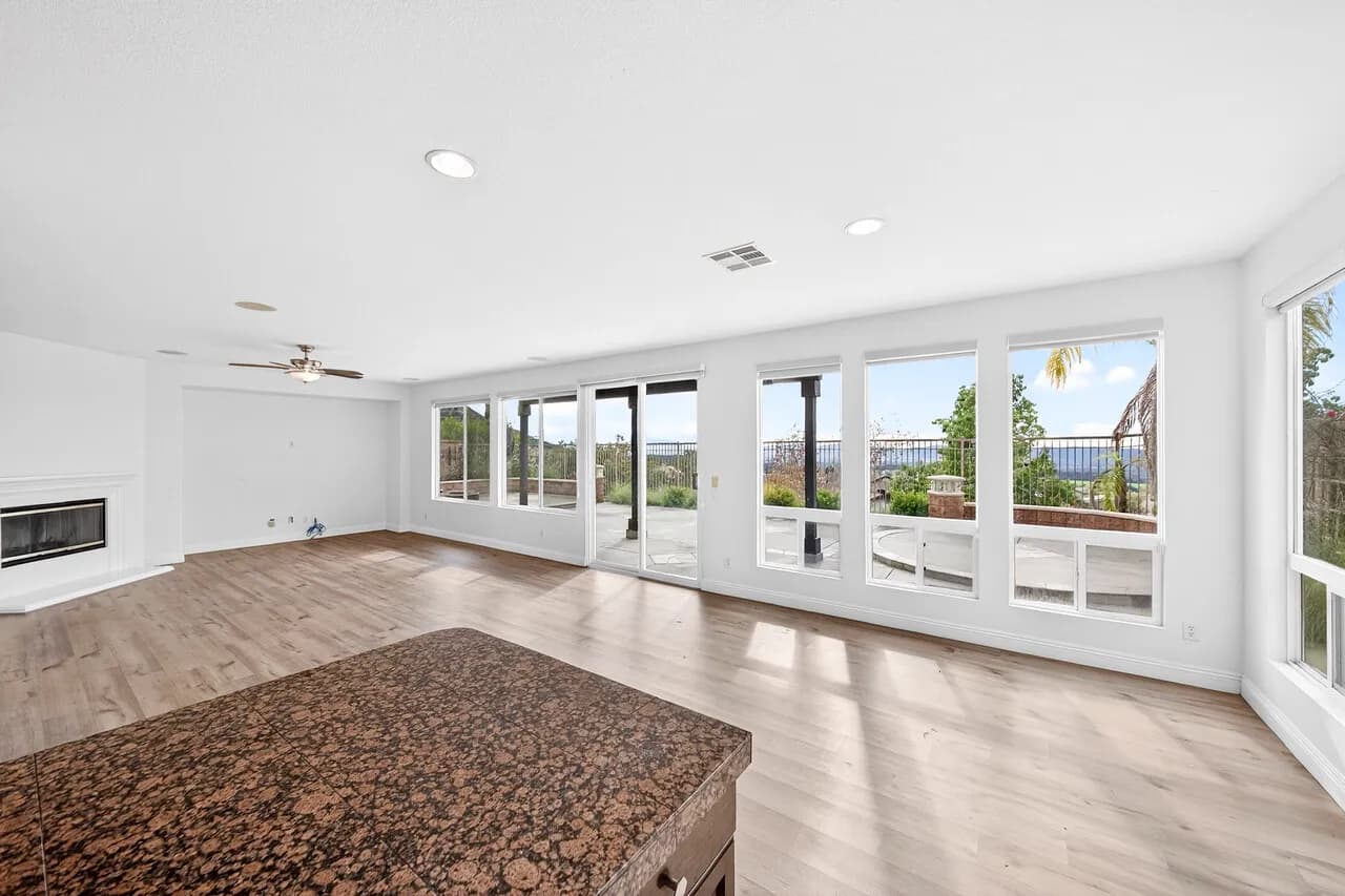 뷰가 살아있는 프리미엄 Murrieta 단독주택
						24시간 가드가 있는 명문 Greer Ranch 게이티드 커뮤니티
						주택  Murrieta CA's preview 3