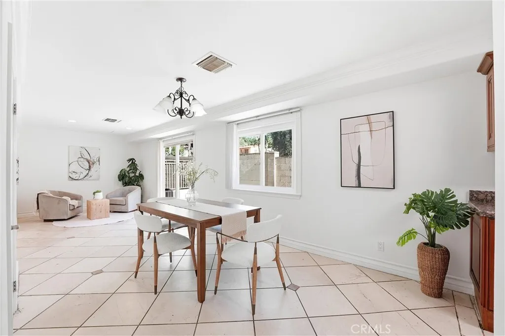 터헝가 콘도 
						2007년생, 방4 화장실3, Over 1800 sf, 타운홈 스타일, Attached Garage, No common walls
						콘도  Tujunga CA's preview 1