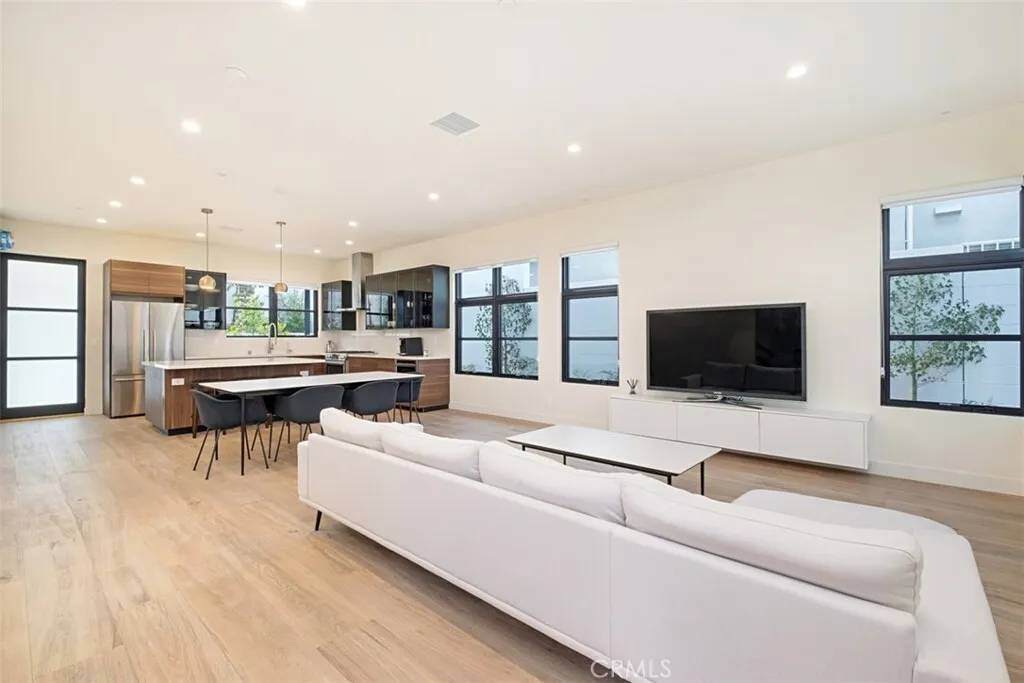 행콕팍 콘도 
						2020년생, 방4 화장실4, Over 2000 sf, 하이실링, 발코니, 편리한 위치 
						콘도  Los Angeles CA's preview 1