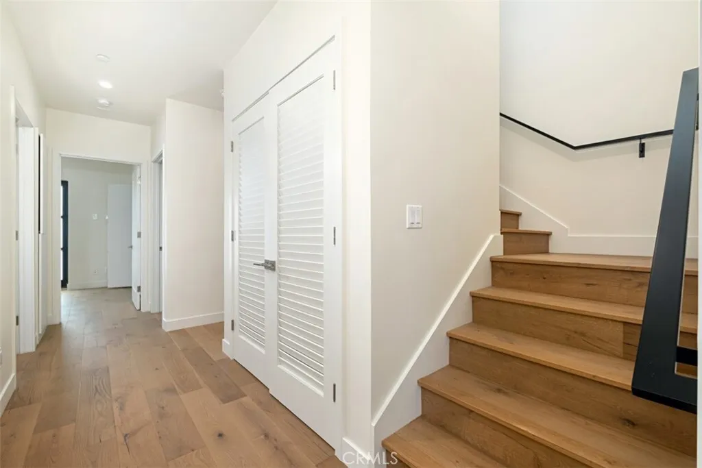 행콕팍 콘도 
						2020년생, 방4 화장실4, Over 2000 sf, 하이실링, 발코니, 편리한 위치 
						콘도  Los Angeles CA's preview 2