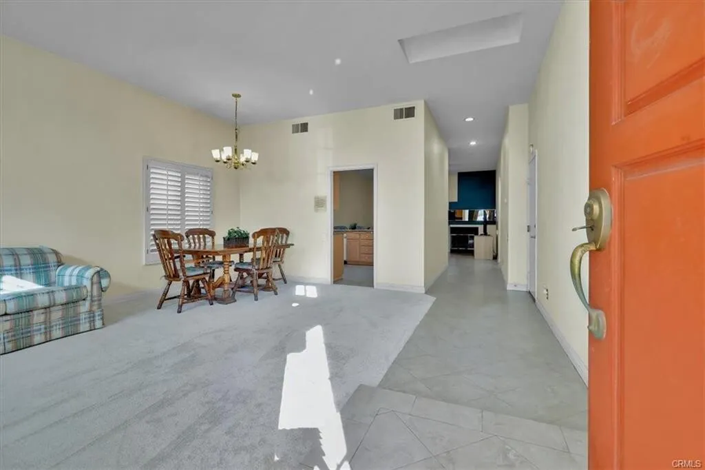 Fullerton학군 1990년생!! 라미라다 인접 EAST Whittier!! 3베드 단
						단층!! 1,648 SqFt!! 1990년생!! 매우 조용하고 안전한 게이트 단지 최고지역!! 

						주택  Whittier CA's preview 1