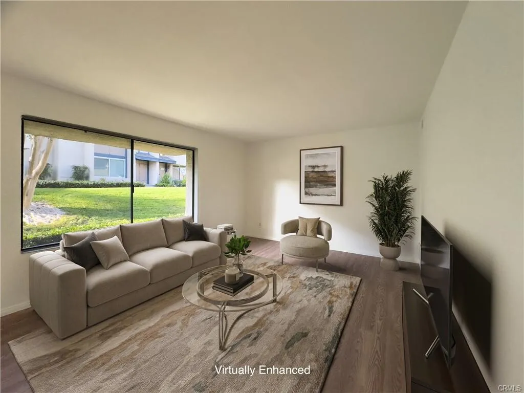 $715,000 브레아 최고지역!! 1,302 SqFt 넓은 3베드 타운홈!! 
						매우 밝고, 높은천장, 화강암 카운터탑 부엌, 마루바닥, 2중창문, 벽난로, 넓은 화장실, 발코니, 바비큐할수있는 페리오.

						타운하우스   CA's preview 3