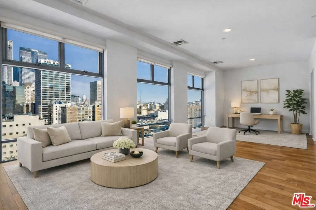 다운타운 중심, 전면 통유리로 즐기는 환상적인 시티뷰 로프트
						콘도  Los Angeles CA's preview 1