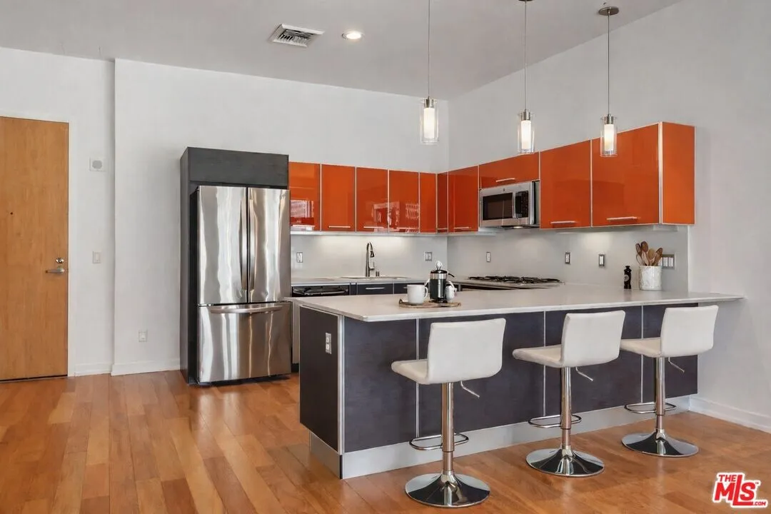 다운타운 중심, 전면 통유리로 즐기는 환상적인 시티뷰 로프트
						콘도  Los Angeles CA's preview 2