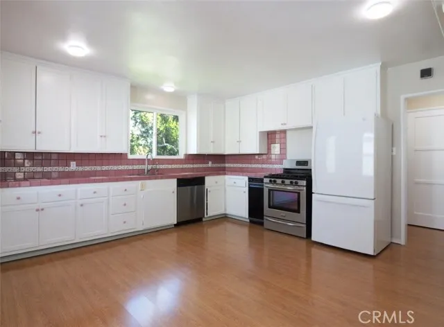 "토랜스 통합학군! 쾌적한 기후와 넓은 패밀리룸이 있는 아늑한 집"
						주택  Torrance CA's preview 2