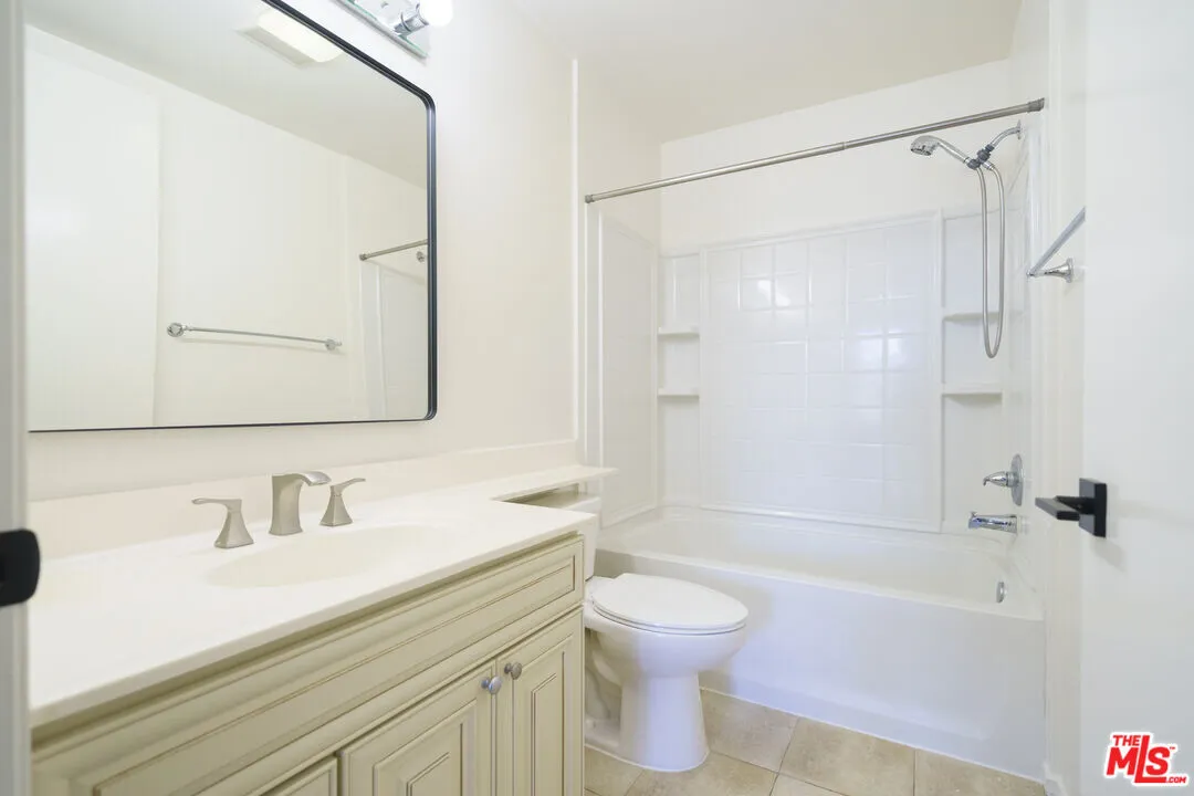 강력추천1066 밝고 깨끗한 한인타운 중심 2베드 콘도
						2005년생 방2 화2 1210Sqft
						콘도  Los Angeles CA's preview 1