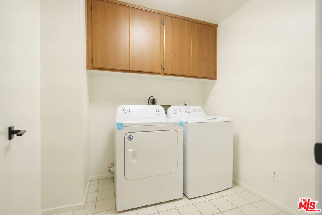 강력추천1066 밝고 깨끗한 한인타운 중심 2베드 콘도
						2005년생 방2 화2 1210Sqft
						콘도  Los Angeles CA's preview 2