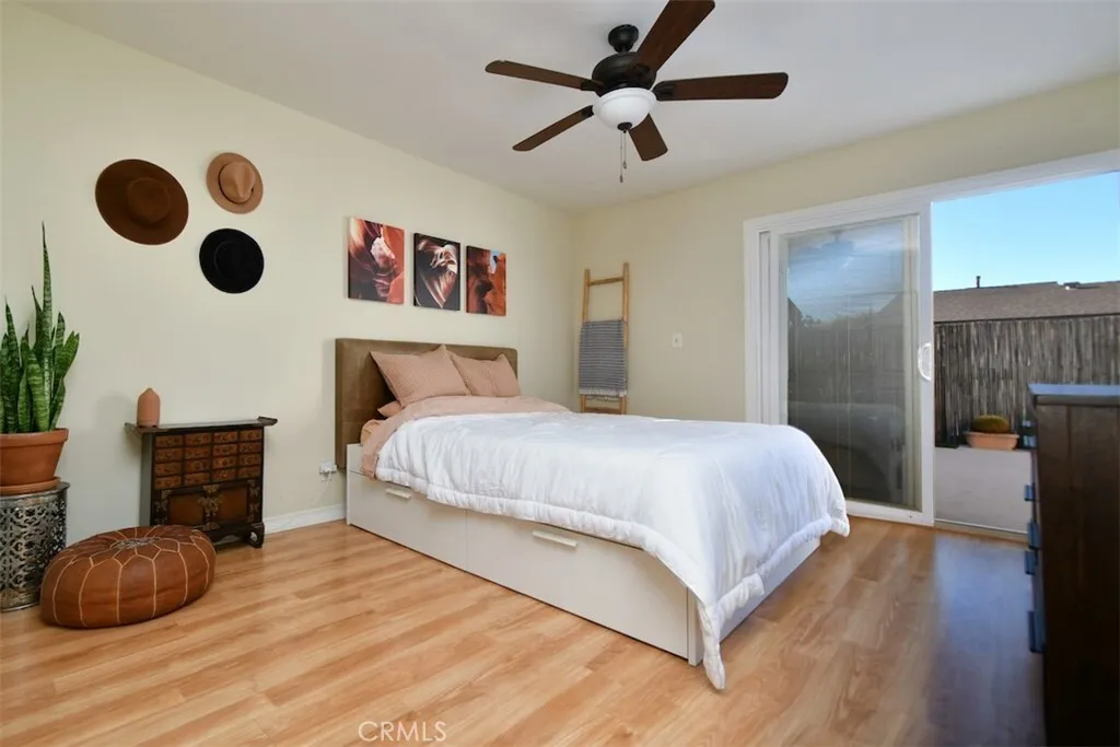 글렌데일 콘도
						방2 화장실2, 타운홈 스타일, 마루바닥, Rooftop deck, 2Car Garage
						콘도  Glendale CA's preview 3