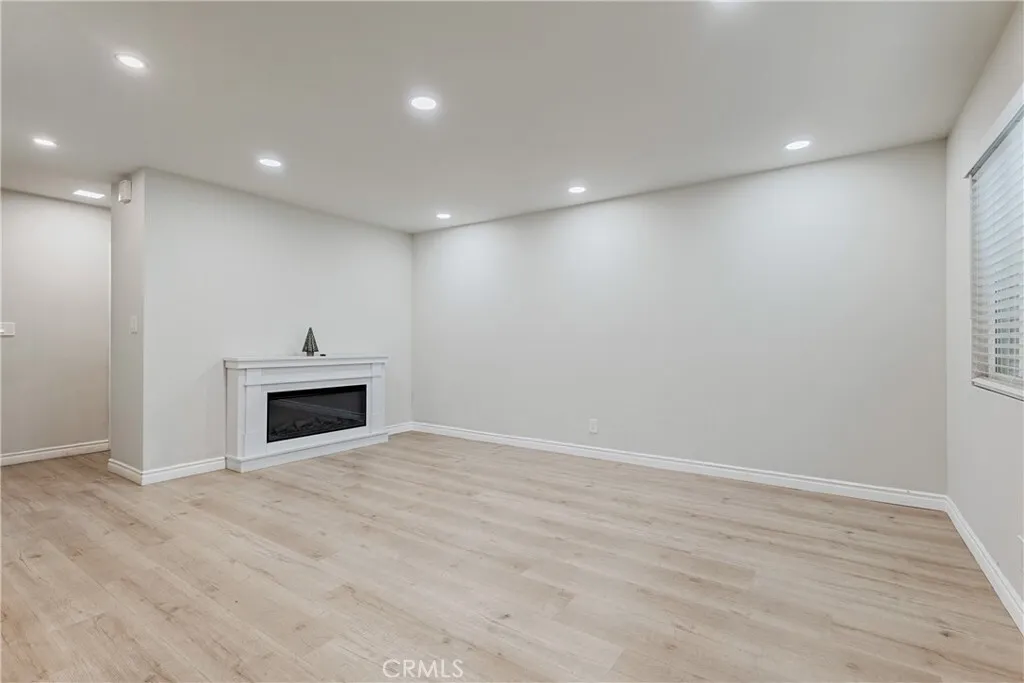 글렌데일 콘도 
						방3 화장실2, 타운홈 스타일, 업그레이드, 2 Car Garage, 편리한 위치
						콘도  Glendale CA's preview 1