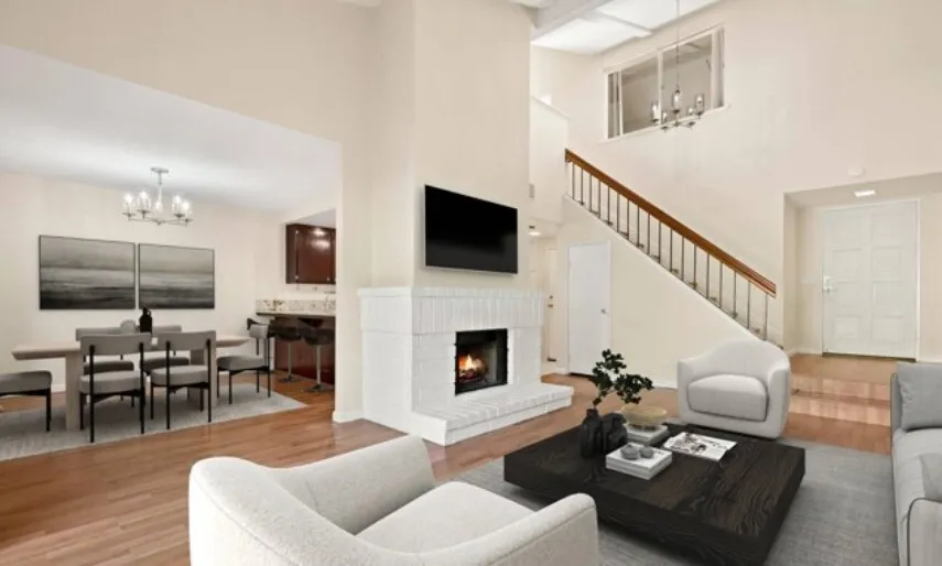 (플러튼 타운홈)  방2+ 화2.5
						아메릿지 하이츠입구 인기 단지. 2층구조. 우수 학군. 타겟, 한인상가, 식당바로근처. 
						타운하우스  Fullerton CA's preview 0