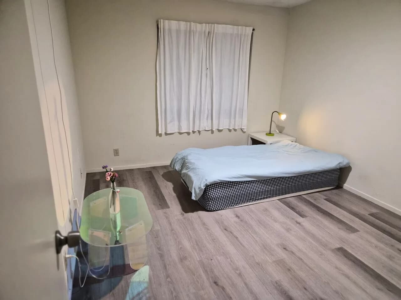 여자 룸메이트 구해요
					룸메이트
					Los Angeles's preview 0