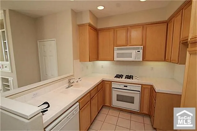 여자분 룸메이트 구합니다
					룸메이트
					Portola Hills's preview 2