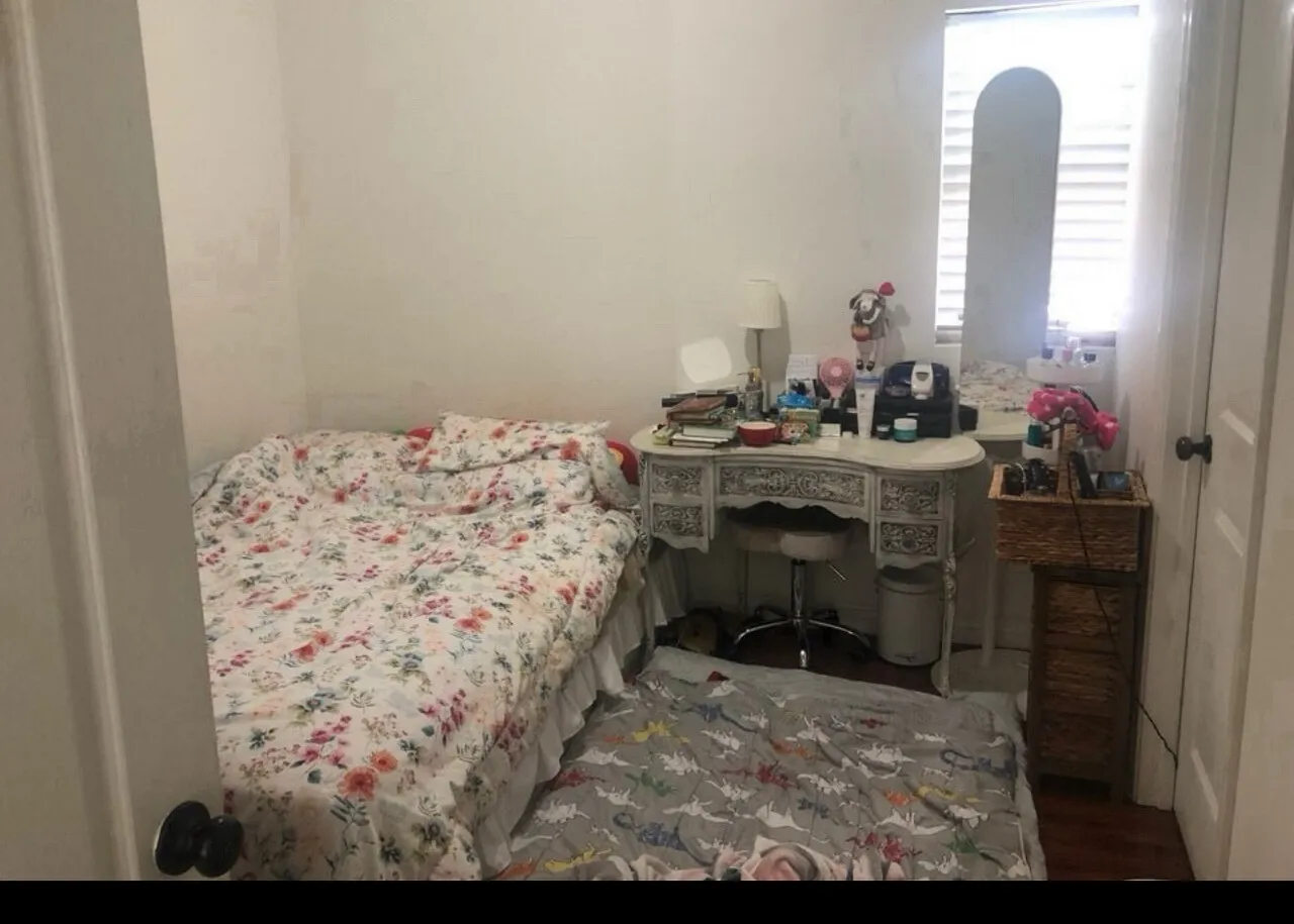 룸메이트 좋은 2베드(즉시 입주)
					룸메이트
					한인타운 미드 윌셔(유틸리티 포함)'s preview 3