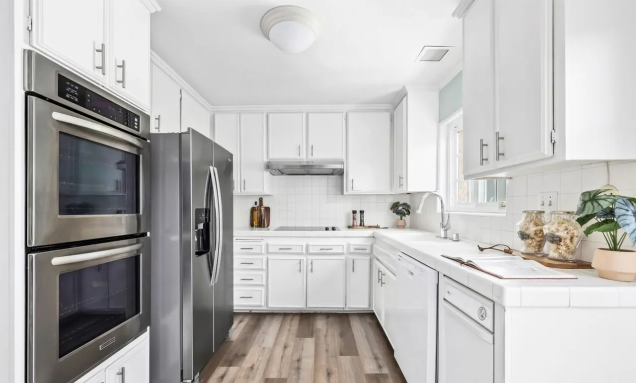 행콕팤 인기있는 타운하우스 콘도 2배드 3배쓰  1,357sf $980,000
						행콕팤 인기있는 타운하우스 콘도 2배드 3배쓰  1,357sf $980,000
						타운하우스  Los Angeles CA's preview 1