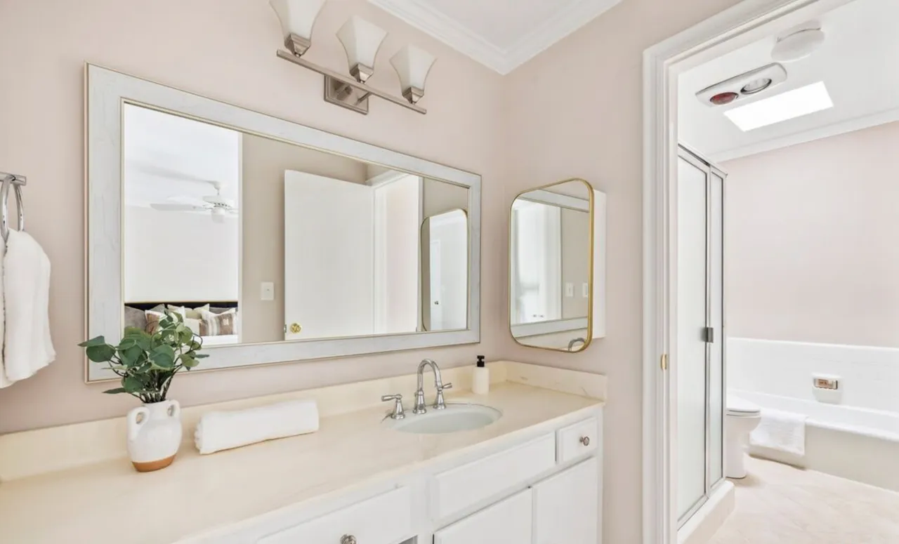 행콕팤 인기있는 타운하우스 콘도 2배드 3배쓰  1,357sf $980,000
						행콕팤 인기있는 타운하우스 콘도 2배드 3배쓰  1,357sf $980,000
						타운하우스  Los Angeles CA's preview 2