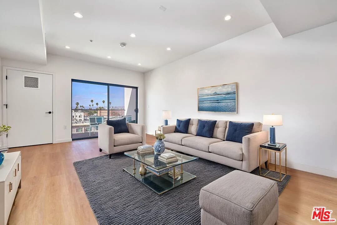 강력추천 1067 한인타운 3베드 콘도 
						1,358 sf / 3베드 2베쓰 / 2024년생 새 콘도
						콘도  Los Angeles CA's preview 0