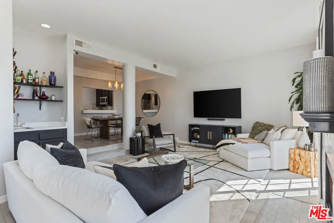 [1072] 한인타운 인근 3베드 2베쓰 콘도
						콘도's preview 1