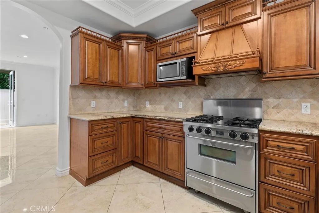 글렌데일 콘도
						2006년생, 방2 화장실3, 약 1340 sf., 타운홈스타일, Private PATIO, 2 side by side 주차
						콘도  Glendale CA's preview 0