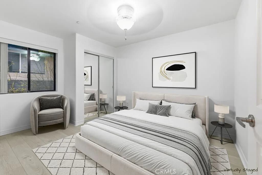 노스 헐리웃 콘도
						2008년생, 방3 화장실2, 약 1300 sf, 오픈구조, 마루바닥, new HVAC, 편라한 위치
						콘도  North Hollywood CA's preview 2