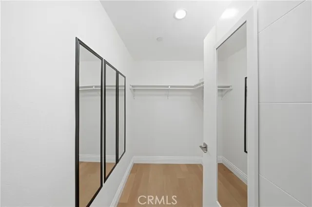 한인타운 콘도
						2018년생, 방1 화장실1, 오픈구조, 부대시설, 게스트 파킹, LAUNDRY IN UNIT, 편리한 위치
						콘도  Los Angeles CA's preview 2