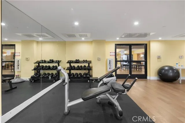 한인타운 콘도
						2018년생, 방1 화장실1, 오픈구조, 부대시설, 게스트 파킹, LAUNDRY IN UNIT, 편리한 위치
						콘도  Los Angeles CA's preview 3