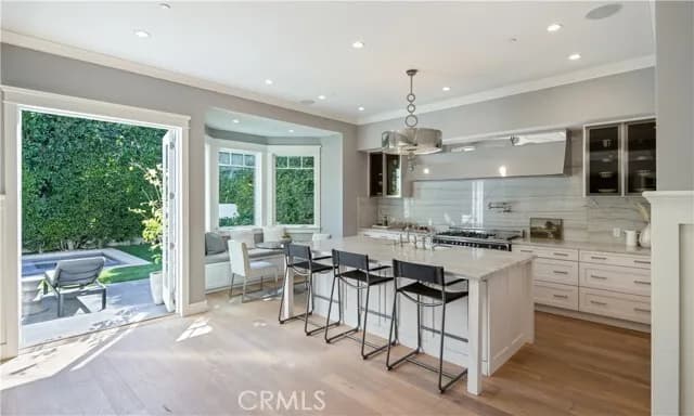 미라클마일 하우스
						2015년생, 방5 화장실6, 건평 Over 4000 sf, 랏 약 6200 sf
						주택  Los Angeles CA's preview 0