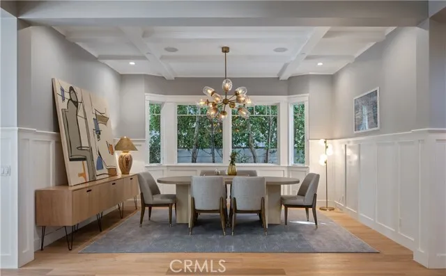 미라클마일 하우스
						2015년생, 방5 화장실6, 건평 Over 4000 sf, 랏 약 6200 sf
						주택  Los Angeles CA's preview 1