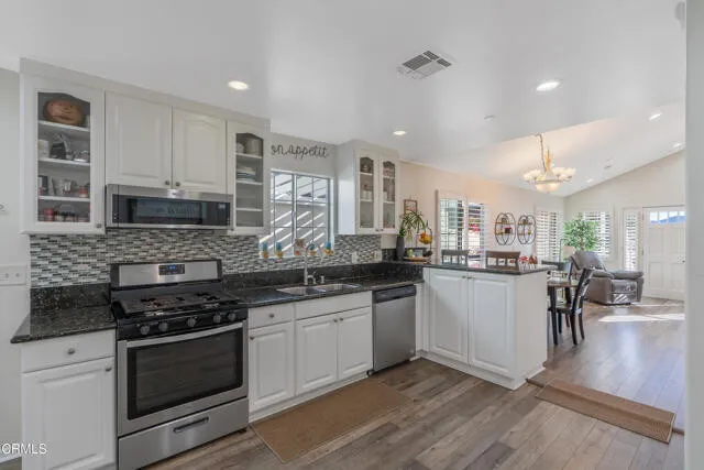 라크라센타 하우스
						방3 화장실2, 건평 약 1100 sf, 랏 액 3000 sf,. Cul-de-sac home
						주택  La Crescenta CA's preview 0