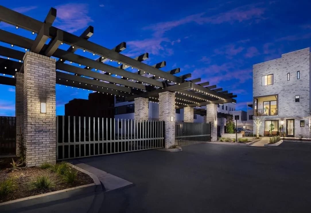 가디나 여성 룸매이트 + 지금 바로 입주 가능+ 차가 없는 분에게 임대하는 것을 선호
					룸메이트
					Gardena's preview 0