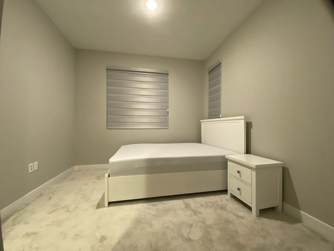 가디나 여성 룸매이트 + 지금 바로 입주 가능+ 차가 없는 분에게 임대하는 것을 선호
					룸메이트
					Gardena's preview 1