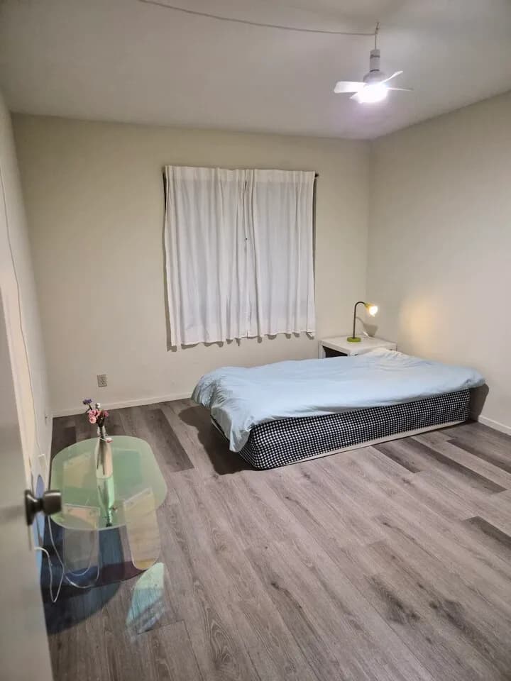 여자 룸메이트 구해요
					룸메이트
					Los Angeles's preview 0