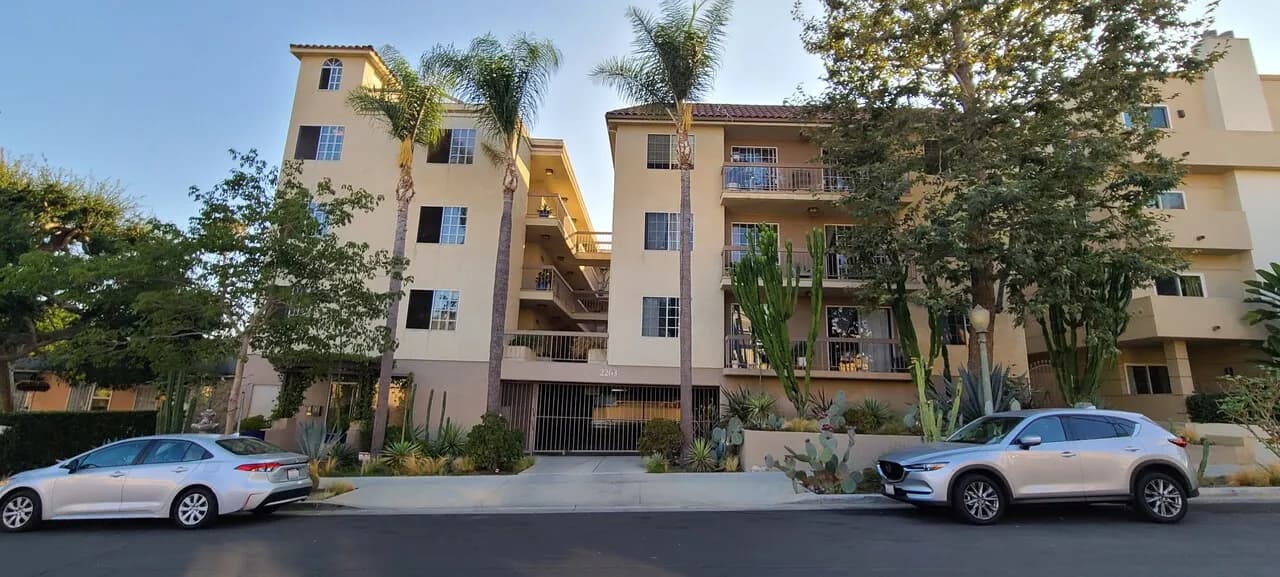 1Bed+1Bath by Westwood, Beverly Hills, Culver City
					룸메이트
					Los Angeles's preview 0