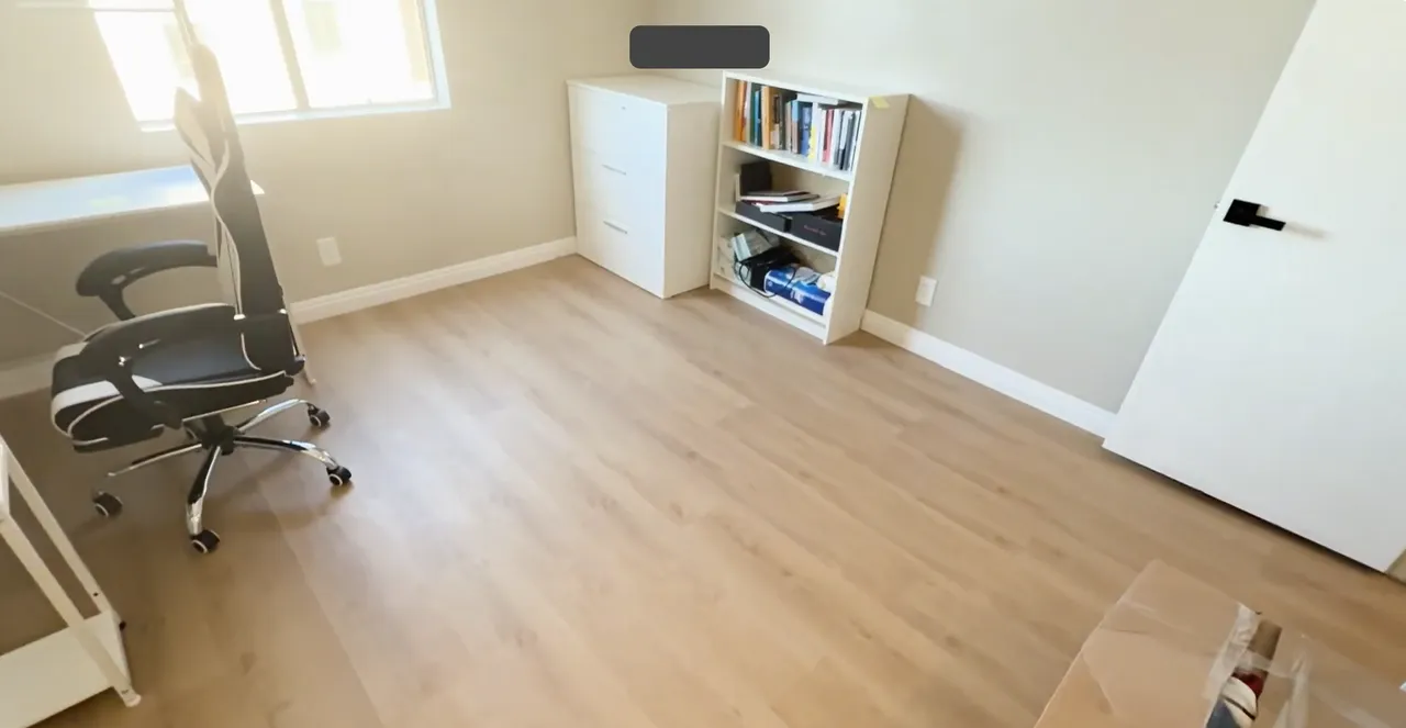 개인방,개인화장실,Bath 여성분, 햇볕이 잘들고 킴스전기 뒤 위치좋아요
					룸메이트
					LA's preview 3