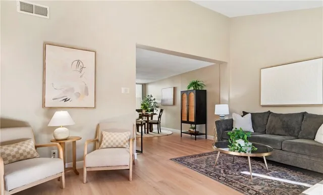 [1074] 브레아 3베드룸 3베쓰룸
						타운하우스  Brea CA's preview 2