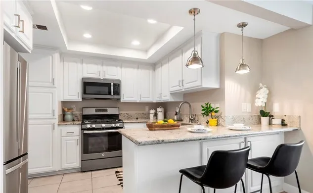 [1074] 브레아 3베드룸 3베쓰룸
						타운하우스  Brea CA's preview 3